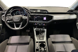 harmaa Audi Q3 2022 kuva 9.
