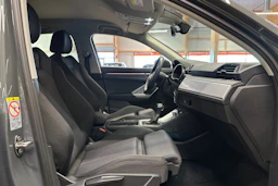 harmaa Audi Q3 2022 kuva 15.