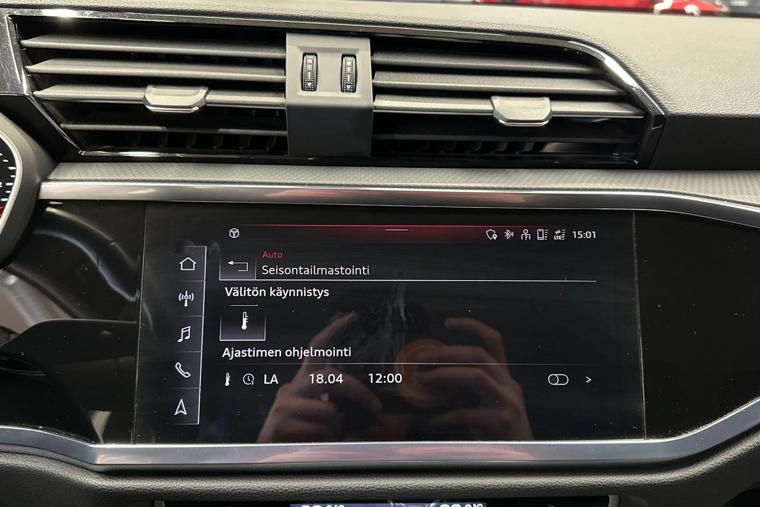 harmaa Audi Q3 2022 kuva 19.