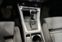 harmaa Audi Q3 2022 kuva 22.