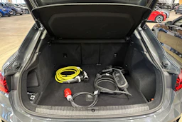 harmaa Audi Q3 2022 kuva 30.