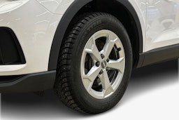 valkoinen Audi Q3 2022 kuva 11.