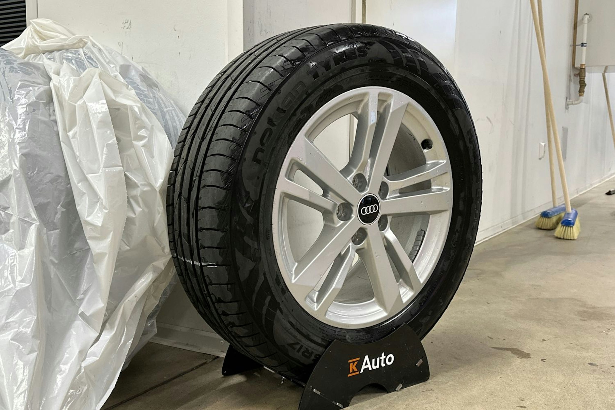 valkoinen Audi Q3 2022 kuva 13.