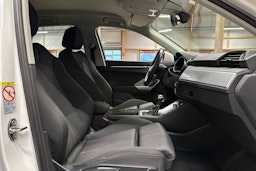 valkoinen Audi Q3 2022 kuva 14.