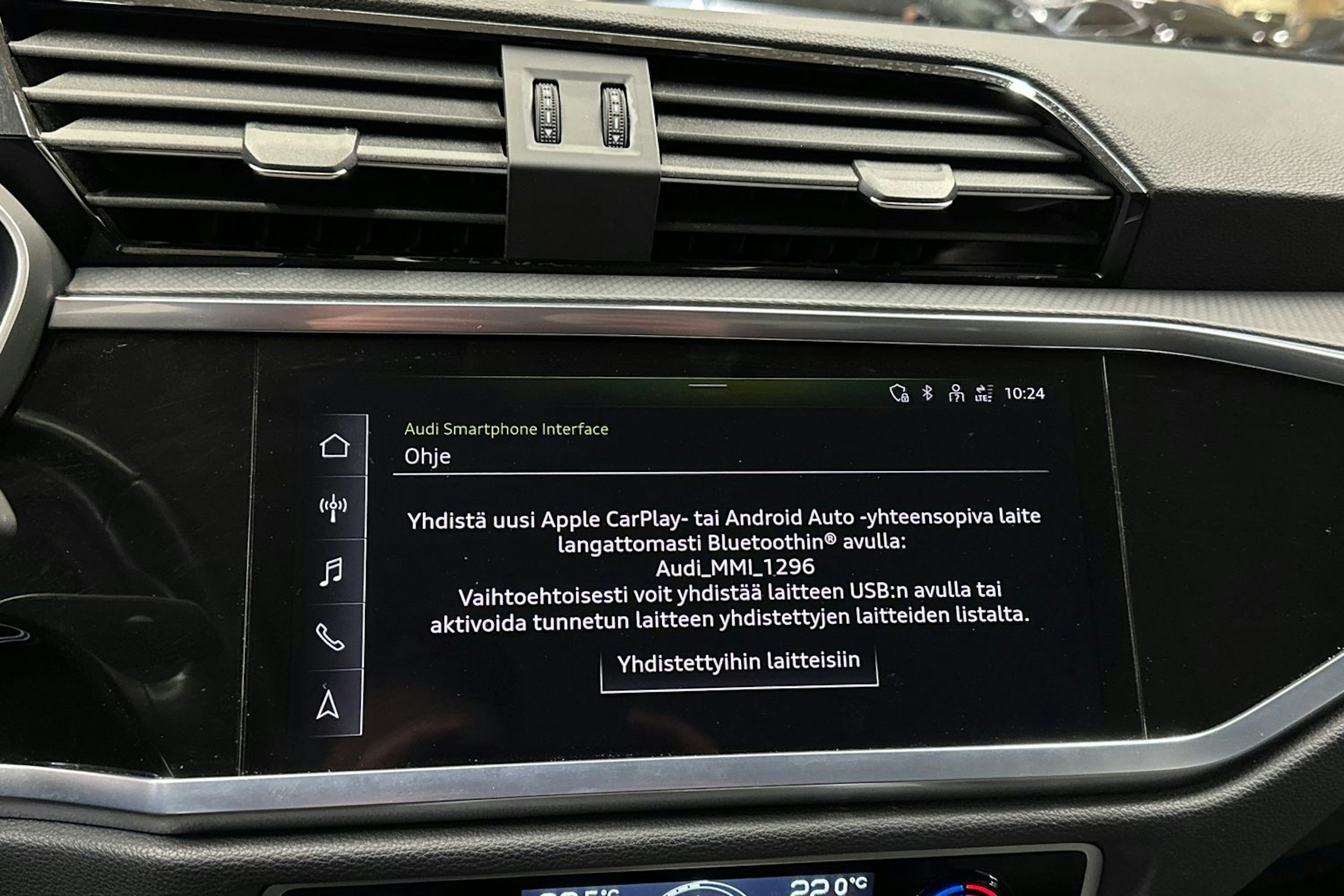 valkoinen Audi Q3 2022 kuva 16.