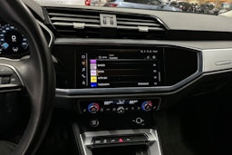 valkoinen Audi Q3 2022 kuva 18.