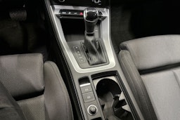 valkoinen Audi Q3 2022 kuva 19.