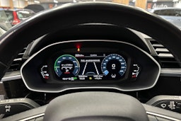 valkoinen Audi Q3 2022 kuva 20.