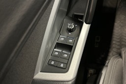 valkoinen Audi Q3 2022 kuva 25.