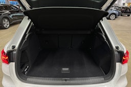 valkoinen Audi Q3 2022 kuva 26.