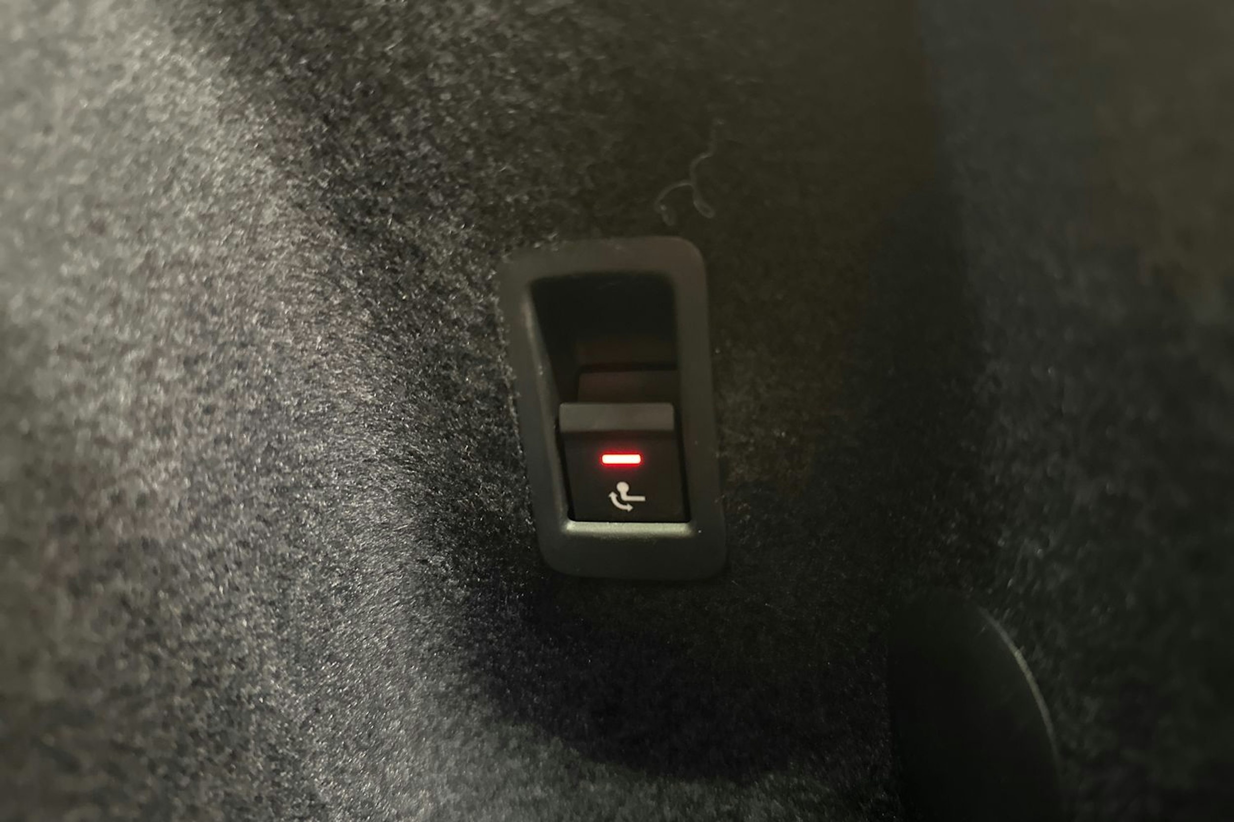 valkoinen Audi Q3 2022 kuva 27.