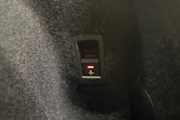 valkoinen Audi Q3 2022 kuva 27.