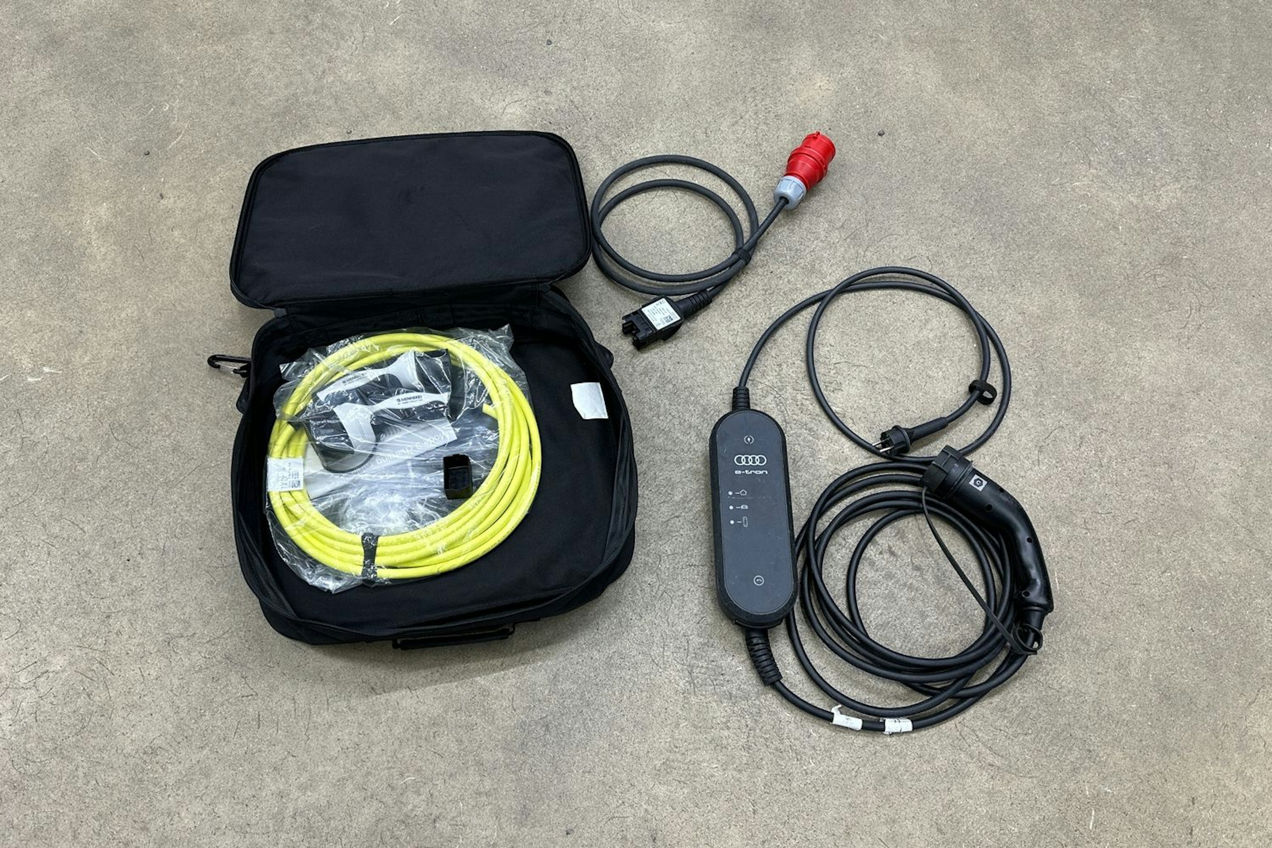 valkoinen Audi Q3 2022 kuva 30.