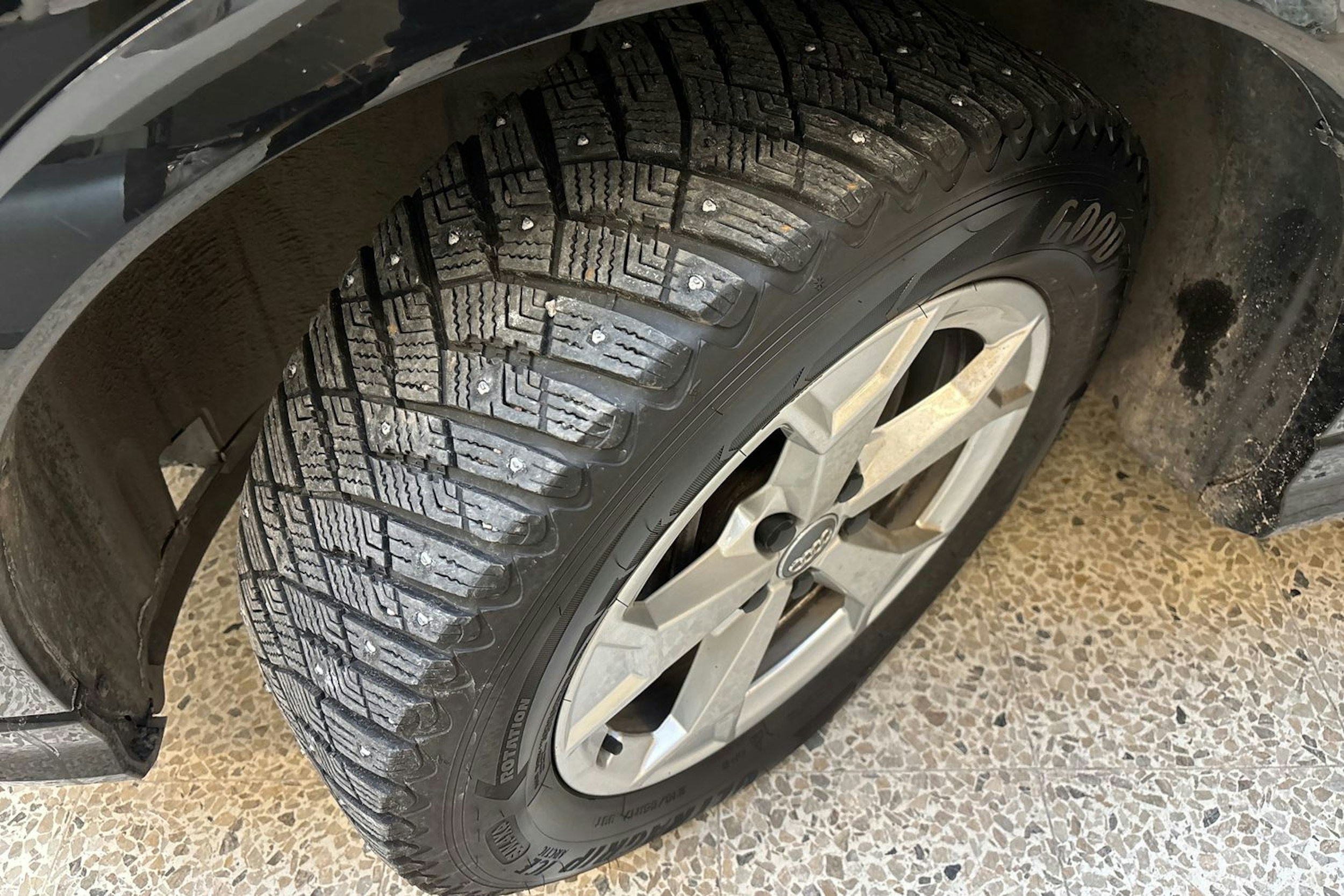 musta Audi Q3 2022 kuva 13.