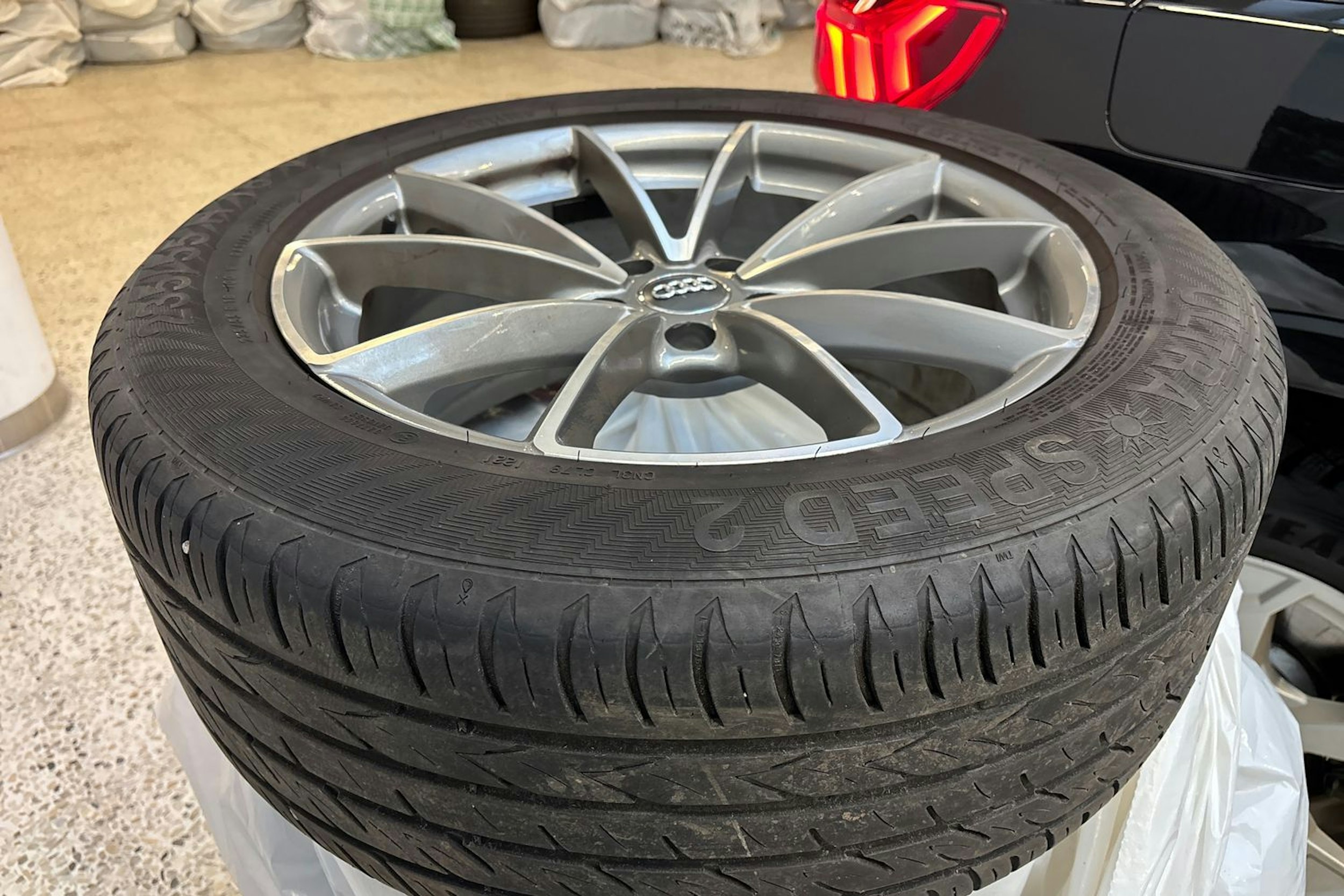 musta Audi Q3 2022 kuva 14.