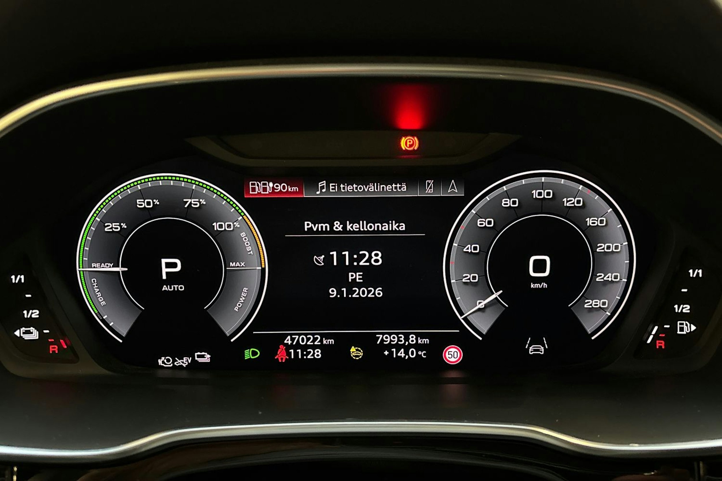 musta Audi Q3 2022 kuva 18.