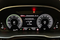 musta Audi Q3 2022 kuva 18.