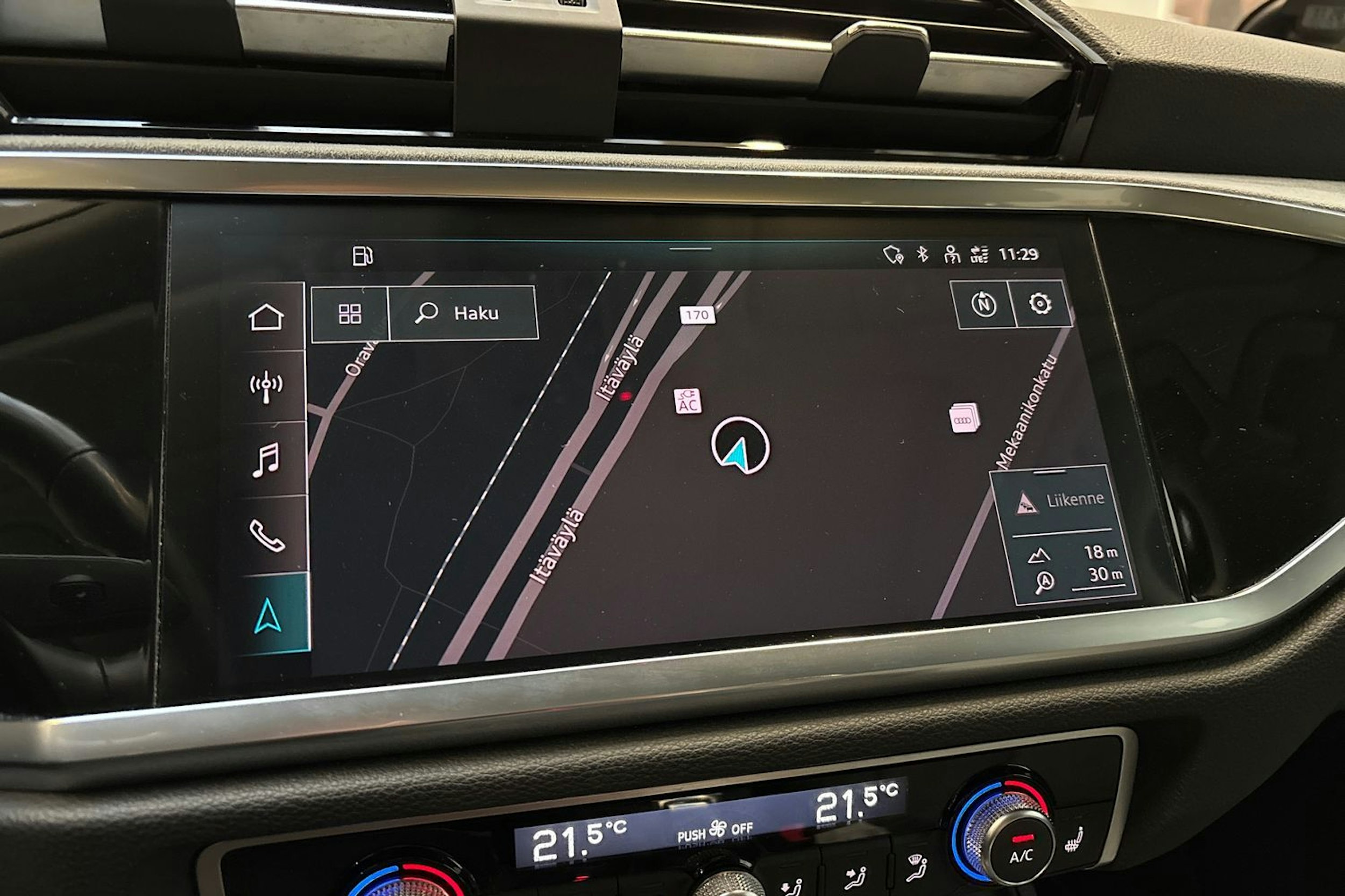 musta Audi Q3 2022 kuva 20.