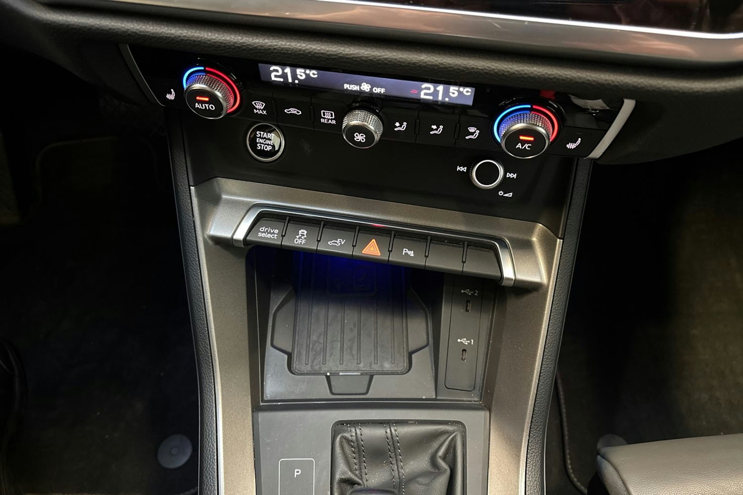 musta Audi Q3 2022 kuva 22.