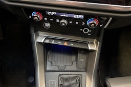 musta Audi Q3 2022 kuva 22.