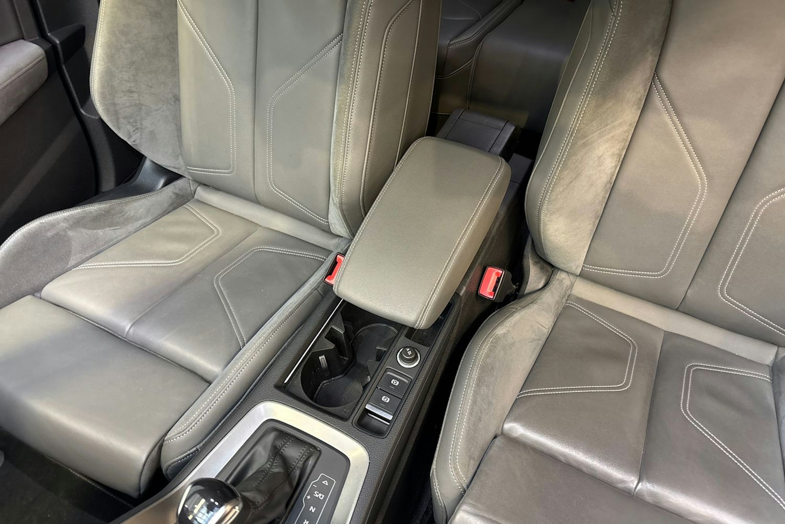 musta Audi Q3 2022 kuva 24.