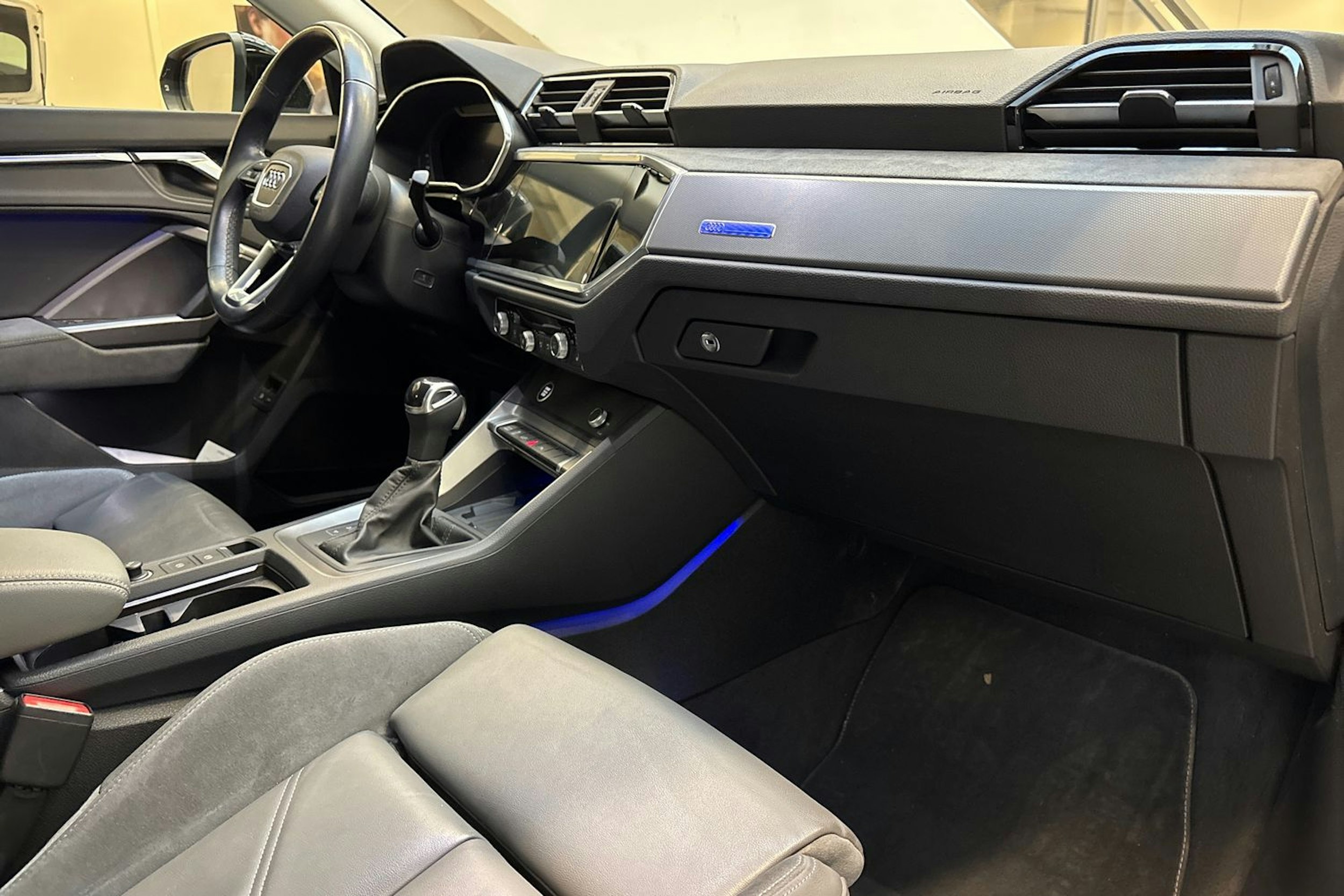 musta Audi Q3 2022 kuva 25.