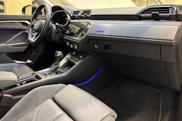musta Audi Q3 2022 kuva 25.