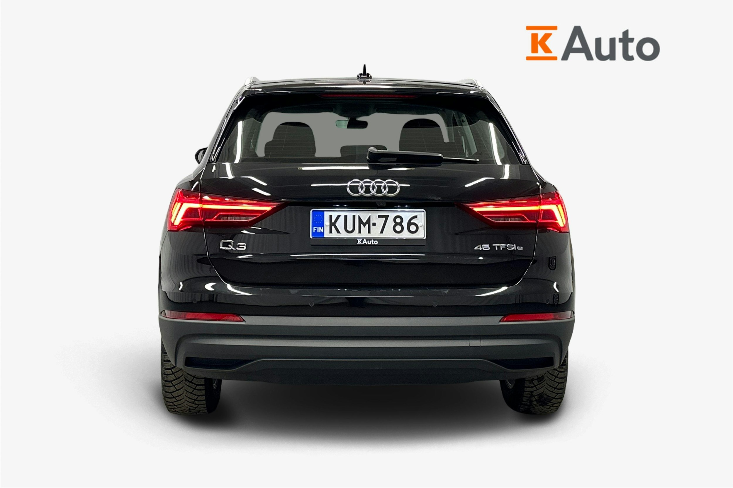 musta Audi Q3 2022 kuva 3.