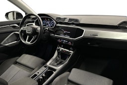 musta Audi Q3 2022 kuva 9.