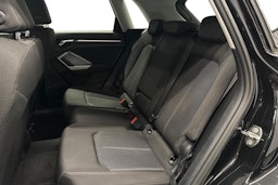 musta Audi Q3 2022 kuva 10.