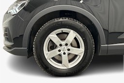 musta Audi Q3 2022 kuva 11.