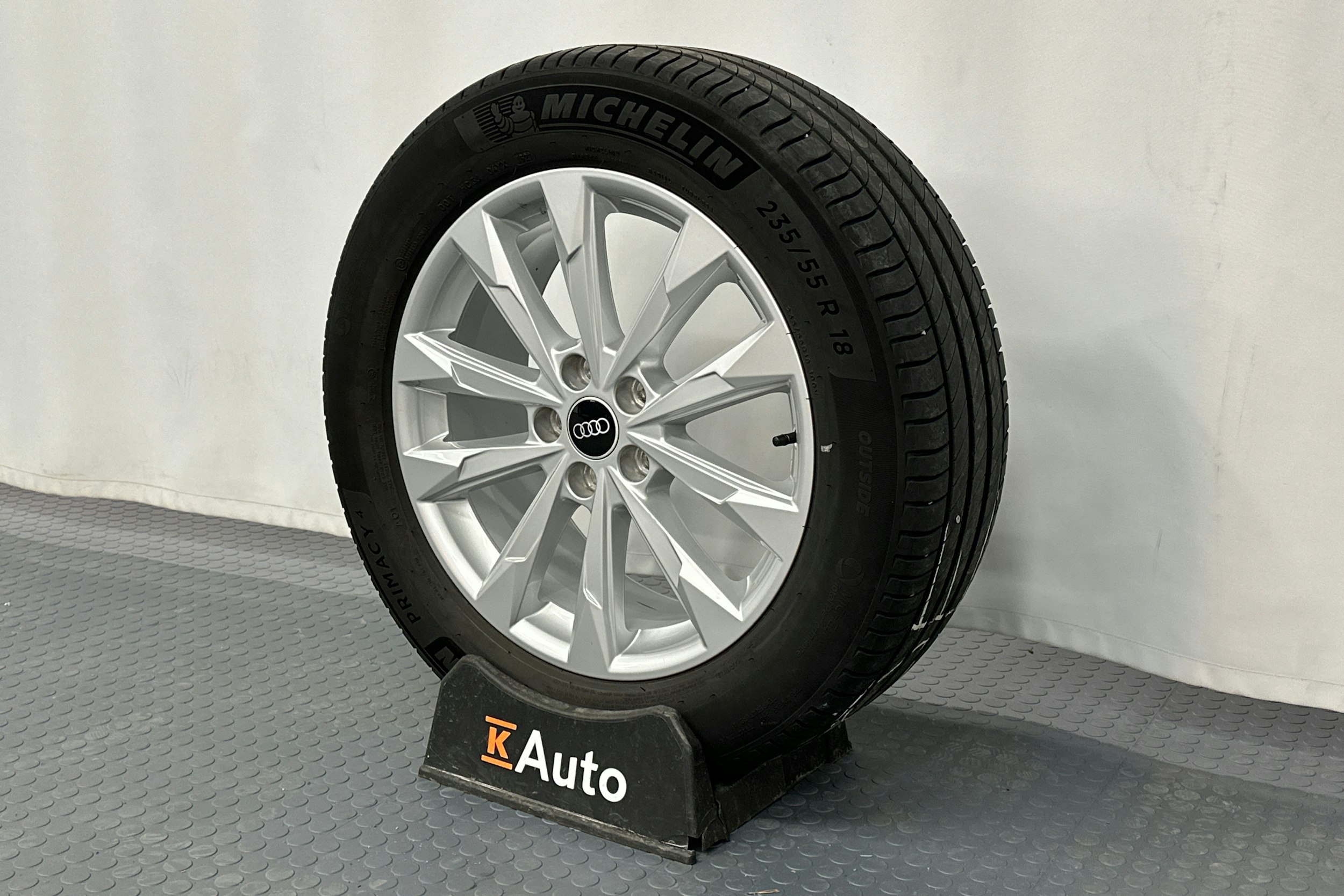 musta Audi Q3 2022 kuva 13.