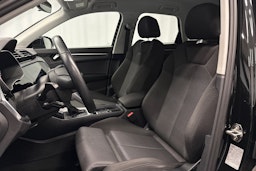 musta Audi Q3 2022 kuva 15.