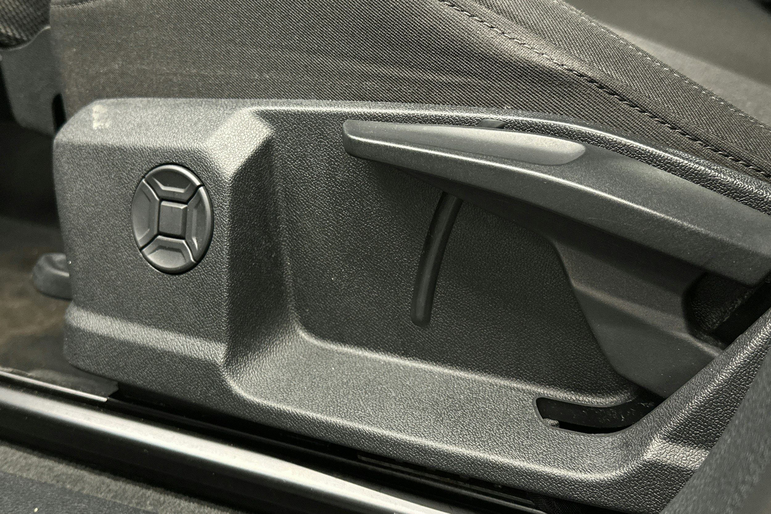 musta Audi Q3 2022 kuva 16.