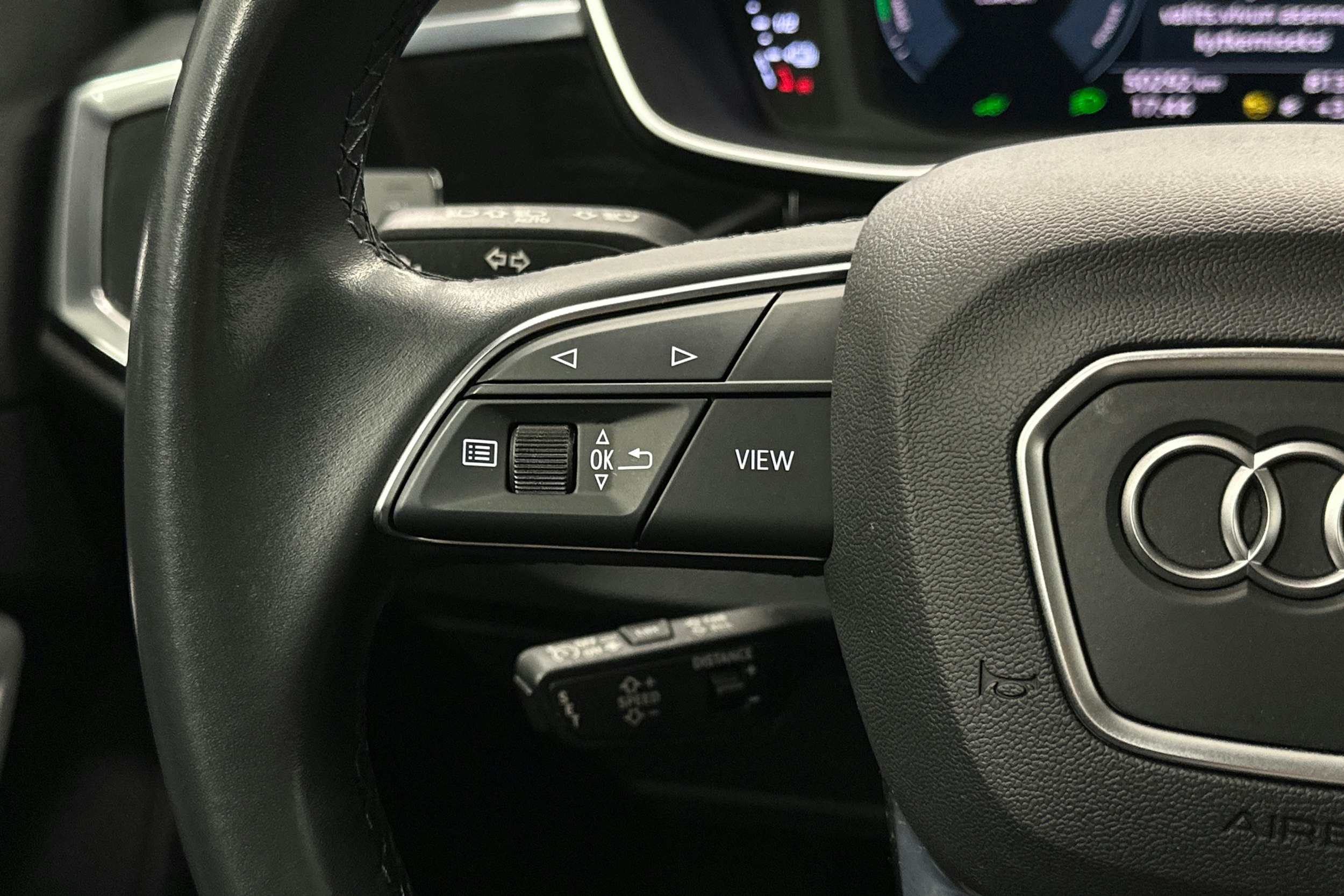 musta Audi Q3 2022 kuva 18.