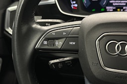 musta Audi Q3 2022 kuva 18.