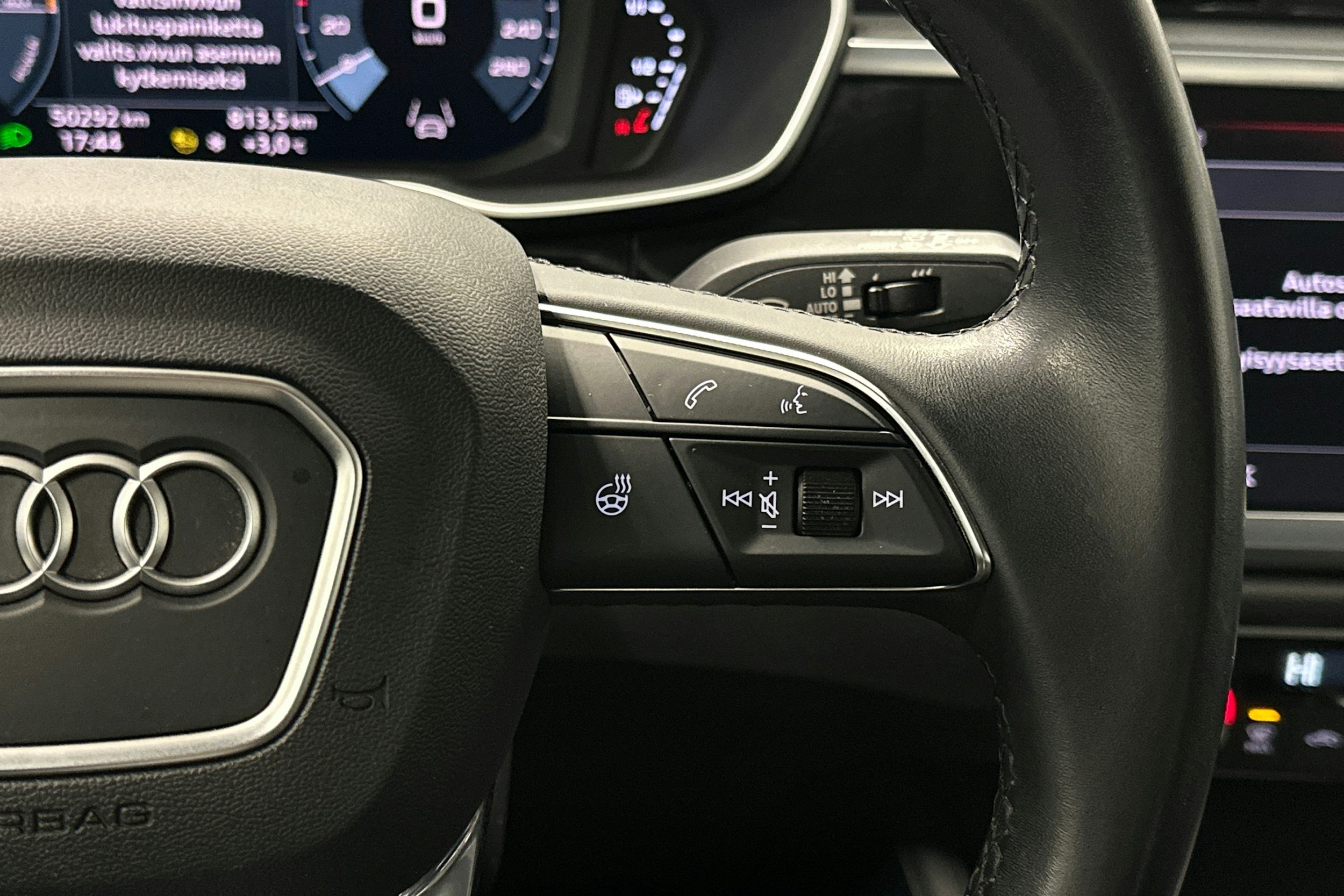 musta Audi Q3 2022 kuva 19.