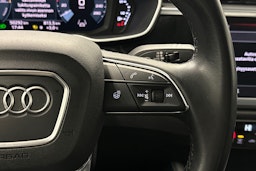 musta Audi Q3 2022 kuva 19.