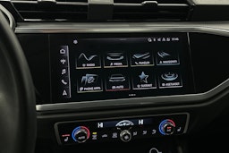 musta Audi Q3 2022 kuva 23.