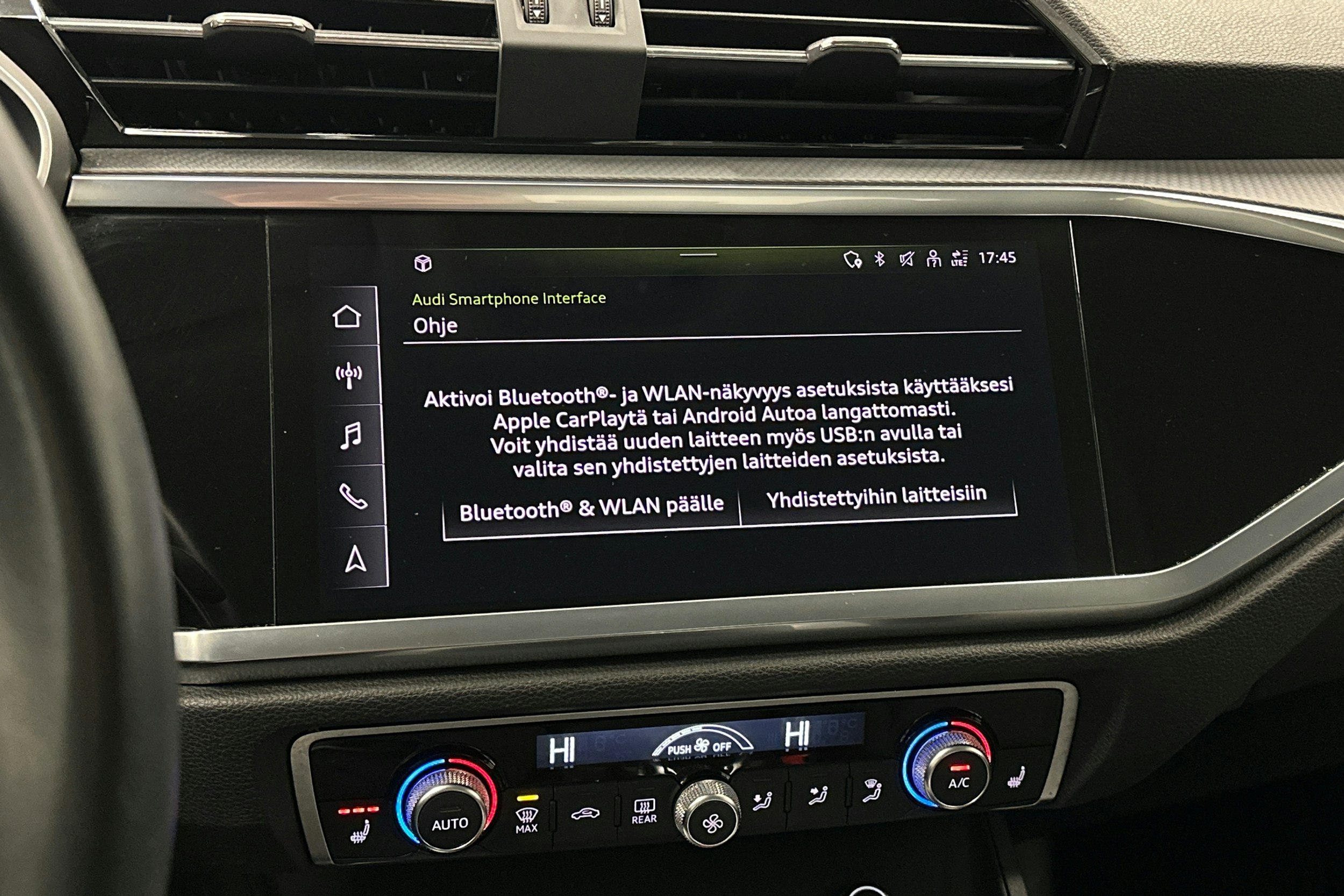 musta Audi Q3 2022 kuva 24.