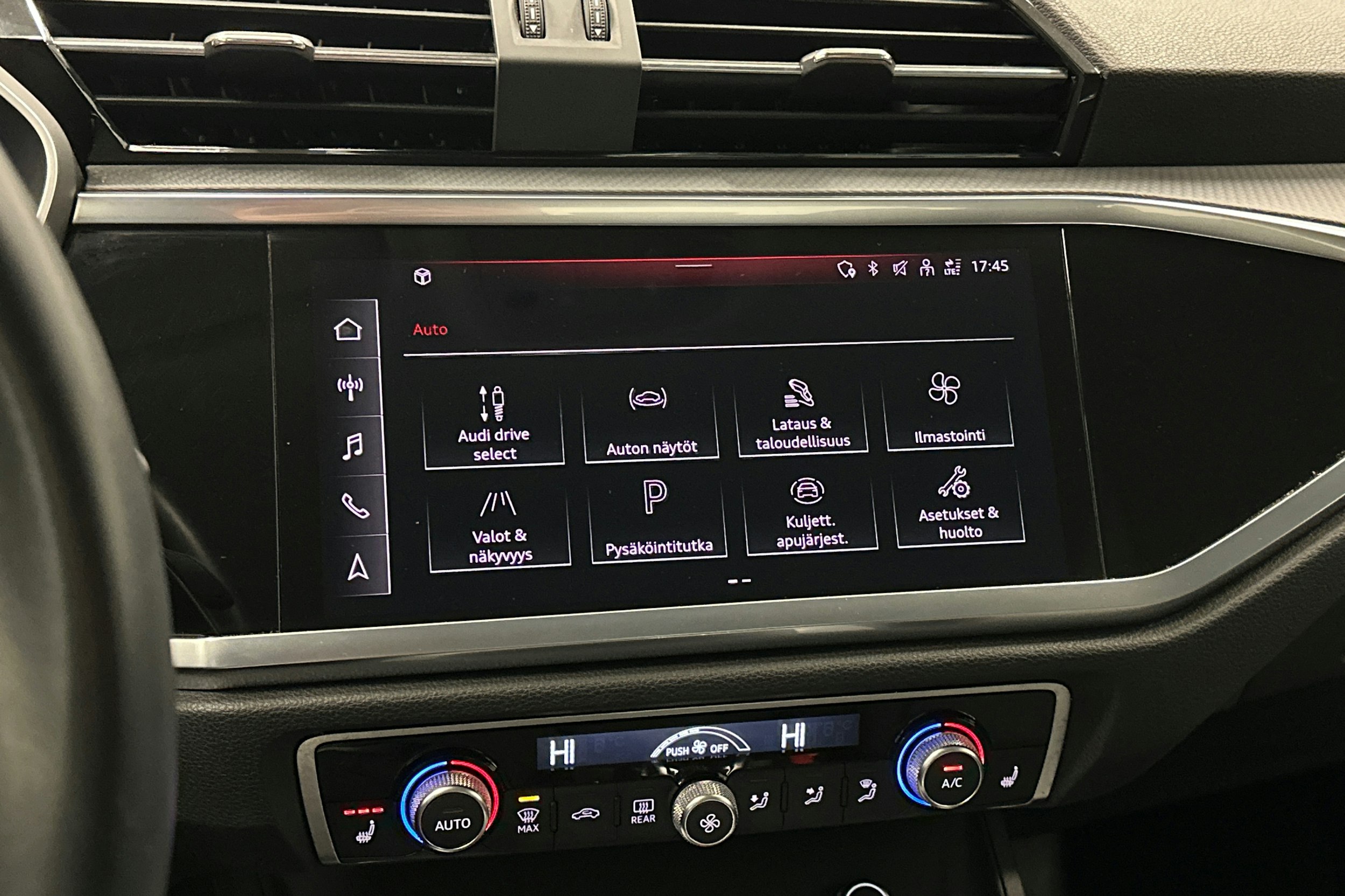 musta Audi Q3 2022 kuva 25.