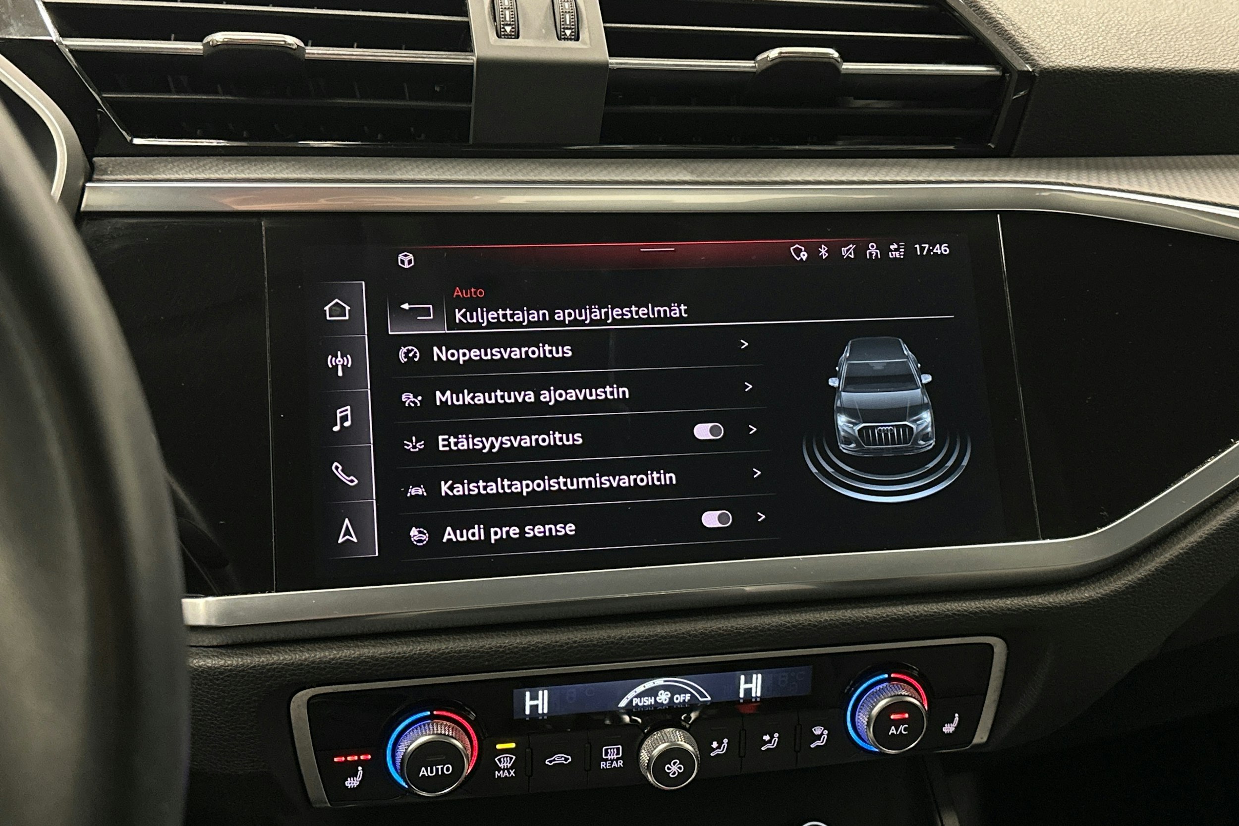 musta Audi Q3 2022 kuva 26.