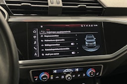 musta Audi Q3 2022 kuva 26.