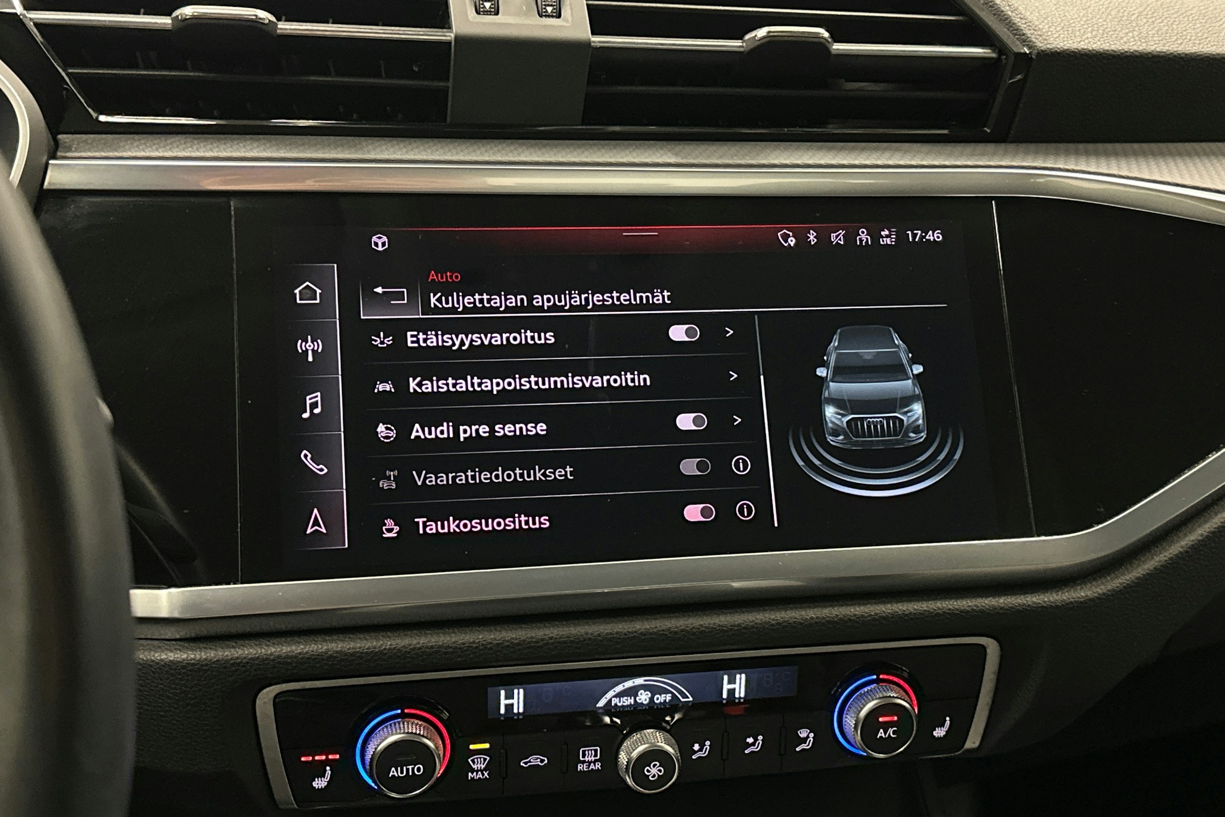 musta Audi Q3 2022 kuva 27.