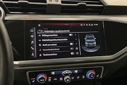 musta Audi Q3 2022 kuva 27.