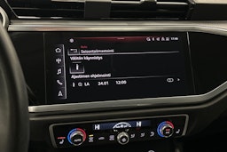 musta Audi Q3 2022 kuva 28.