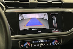 musta Audi Q3 2022 kuva 30.