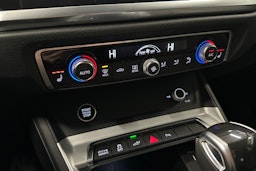 musta Audi Q3 2022 kuva 31.