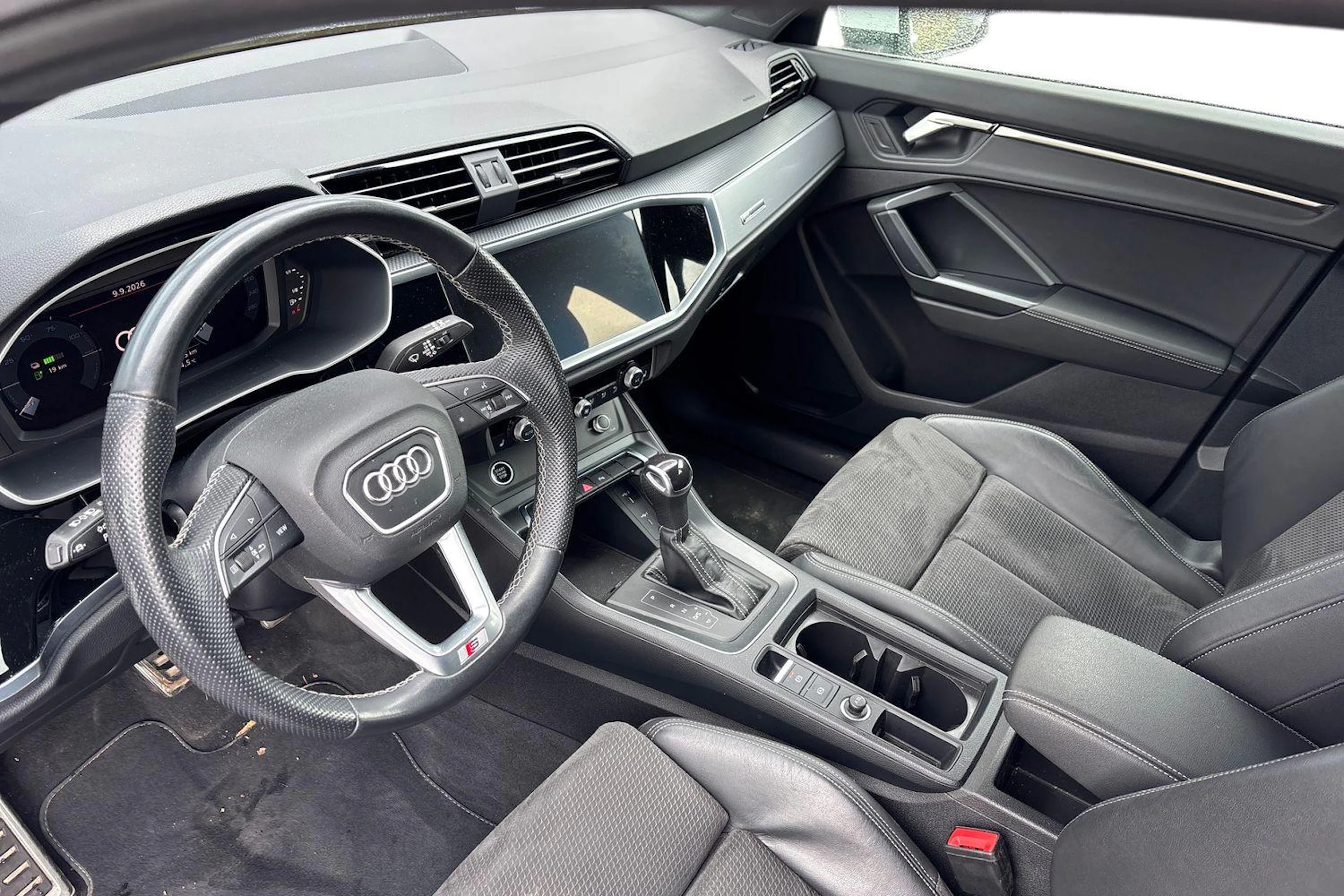 valkoinen Audi Q3 2023 kuva 3.