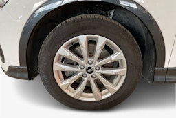 valkoinen Audi Q3 2022 kuva 11.
